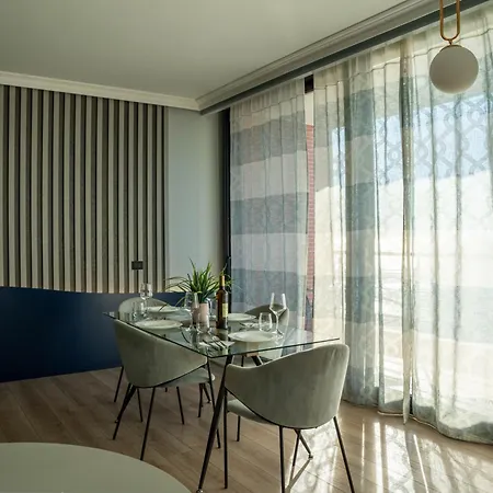 Luxury With Jacuzzi Apartment